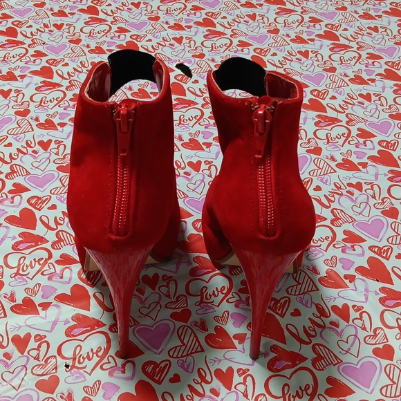 PreLoved Dollhouse Heels - Picture 4 of 6